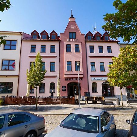 Hotel U Labutě Žďár nad Sázavou Exteriér fotografie